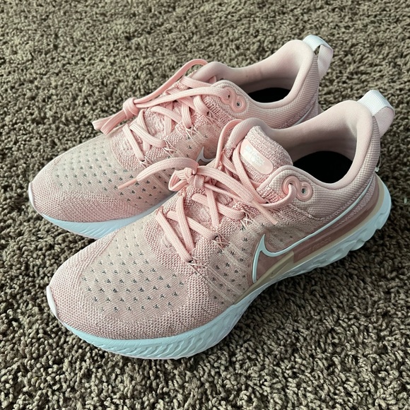 nike react women pink